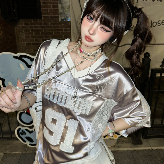 絕美插班生 美式V領刺繡正肩短袖t恤女夏季寬松上衣潮