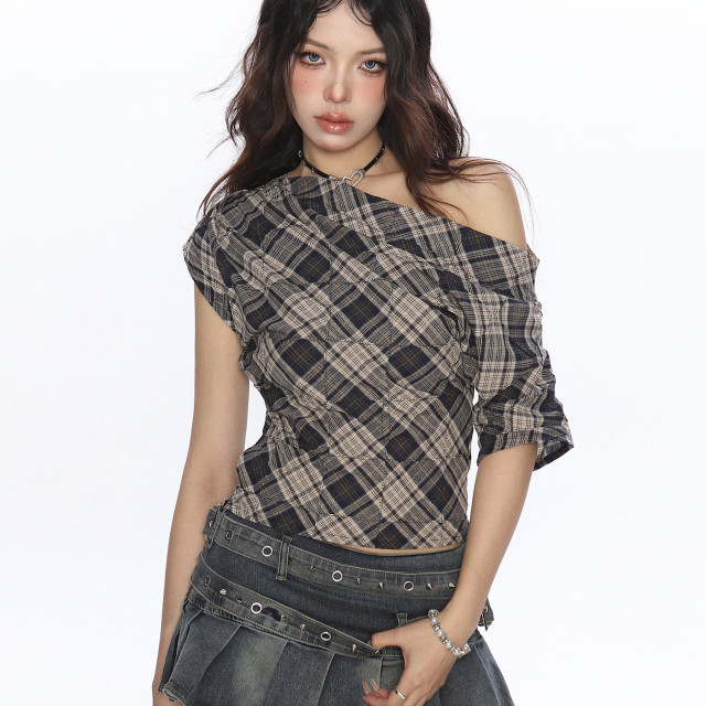 辣妹撞色格子斜肩短袖T恤女夏季設計感韓系露肩顯瘦上衣潮