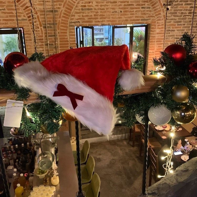𝚃𝚆𝙴𝙽𝚃𝚈｜圣诞 氛围 感 红色 蝴蝶结 圣诞帽 节日 装扮 头饰 成人 拍照道具